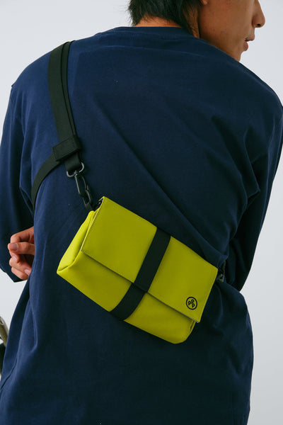 KIWEE: Fasten & Go Triangle Sling Bag Mini