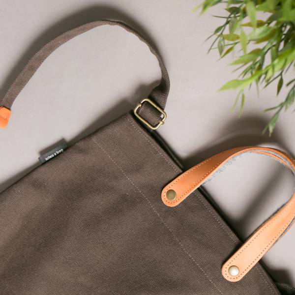 Iclea Bag: Medium Shopper with Pockets