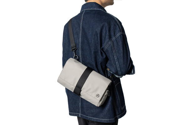 KIWEE: Fasten & Go Triangle Sling Bag