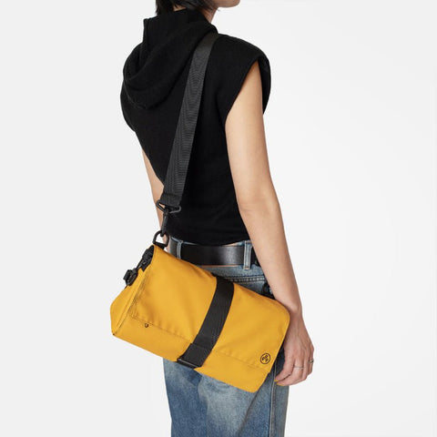 KIWEE: Fasten & Go Triangle Sling Bag